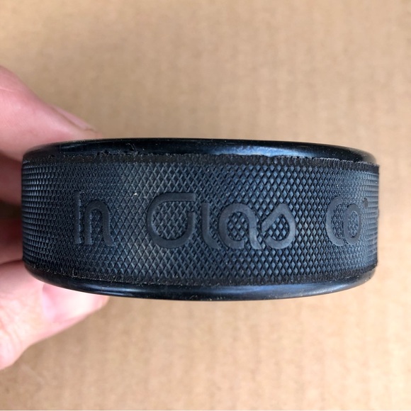 Connor McDavid Edmonton Oilers #97 NHLPA Souvenir Photo Puck New - Picture 3 of 3